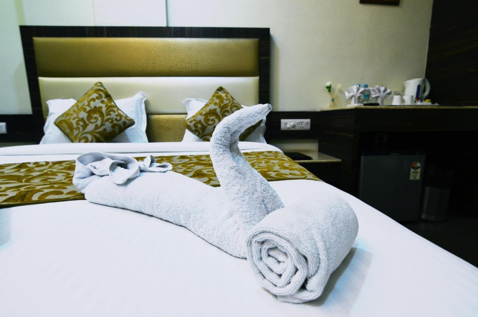 The Majestic Suites Kalkutta Exterior foto